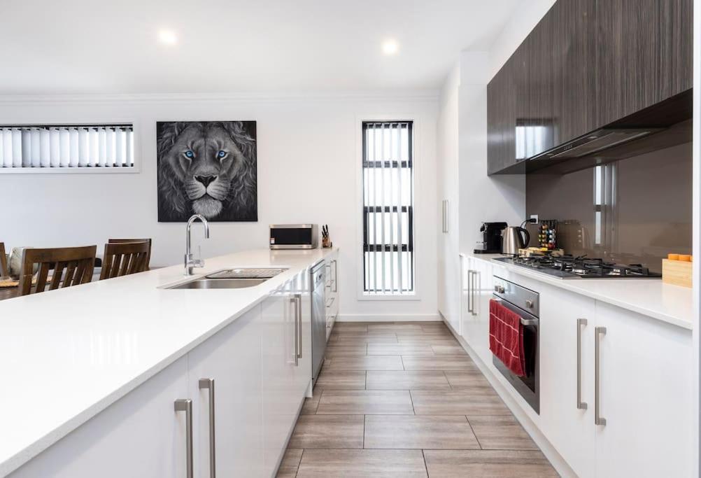 Luxury Home In Christies Beach With King Bed, Nbn, Netflix, 3Bed 2Bath Ngoại thất bức ảnh